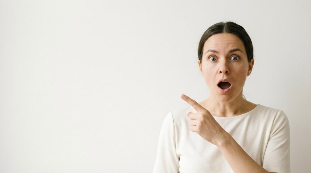 유튜브 썸네일용 (오른쪽에 사람, 왼쪽에 여백)